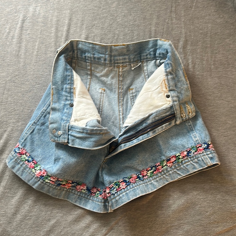 SOLD Vintage Swagger Jeans High Waisted Denim Shorts - Picture 2 of 16